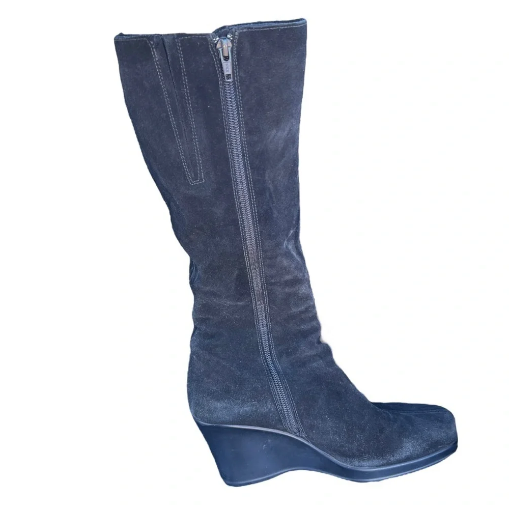 La Canadienne Tall Wedge Suede Boots Size 7.5